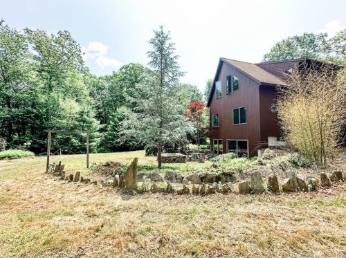 334 Ledge Rd, Killingly CT 06241-1910 exterior