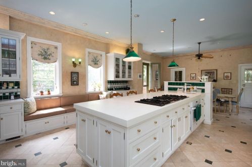 455 Chestnut Hill Ave, Philadelphia PA 19118-2712 exterior