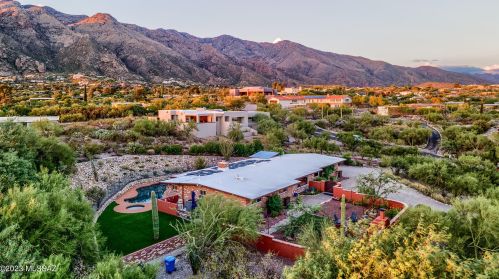 6101 Camino De Santa Valera, Tucson AZ  85718-3722 exterior