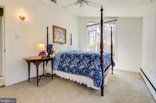 7804 Ridgecrest Dr, Alexandria VA 22308-1053 exterior