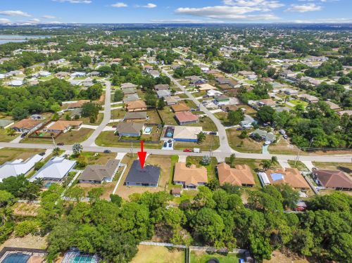 1482 Hunnicut Ave, Fort Pierce FL  34953-7002 exterior