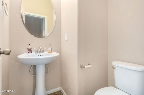 2032 77th Ln, Phoenix AZ 85033-4925 exterior