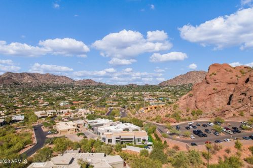 5841 Echo Canyon Cir, Phoenix AZ 85018-1243 exterior