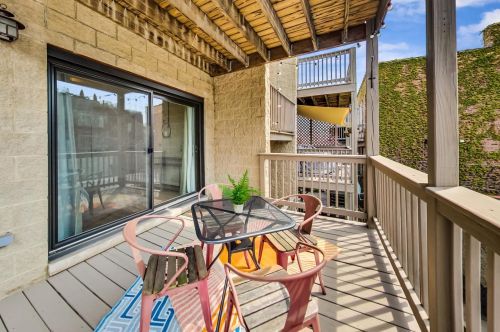 2045 Iowa St, Chicago IL 60622-4958 exterior