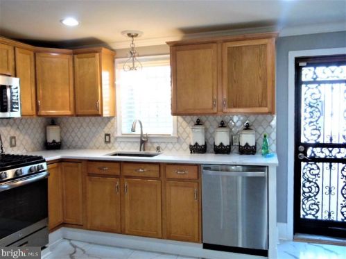 2449 Camac St, Philadelphia PA 19148-4311 exterior