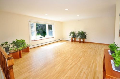 21 Broadleaf Cir, Windsor, CT 06095-1634