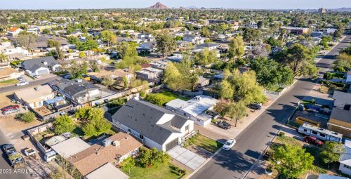 4239 42nd St, Phoenix AZ  85018-4207 exterior