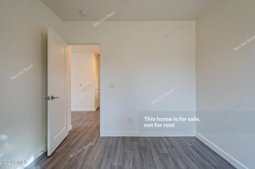 2801 10 St, Phoenix AZ 85086-0929 exterior