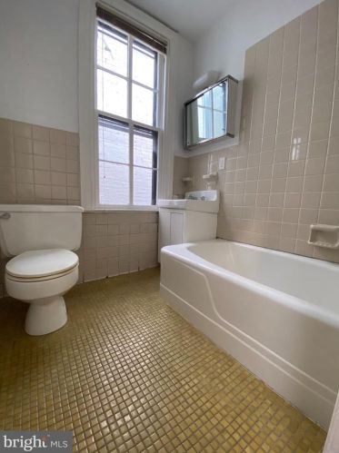 802 A St, Washington DC  20003-1340 exterior