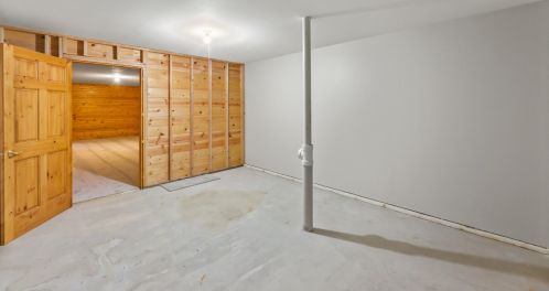 4790 Maple Leaf Cir, Milwaukee WI 53220-2783 exterior