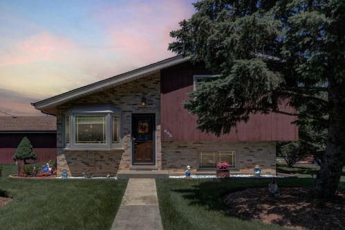 655 Fay Ave, Elmhurst IL 60126-2149 exterior