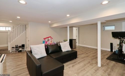 210 Mountainview Ave, Scotch Plains NJ  07076-1418 exterior