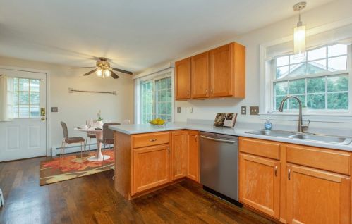 4 Devinne Dr, Concord NH 03301-5900 exterior