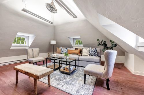 1469 Lilac Ln, Milwaukee WI  53217-2960 exterior