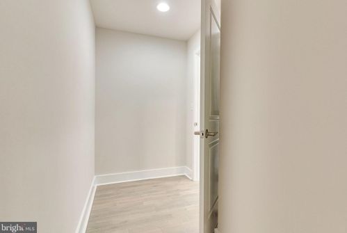 3445 Little Hunting Crk Dr, Alexandria VA 22309-1923 exterior