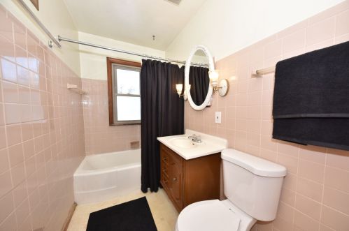 3386 Chase Ave, Milwaukee WI 53207-2639 exterior