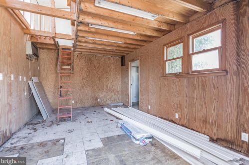 11611 Mapleview Dr, Silver Spring MD 20902-2327 exterior