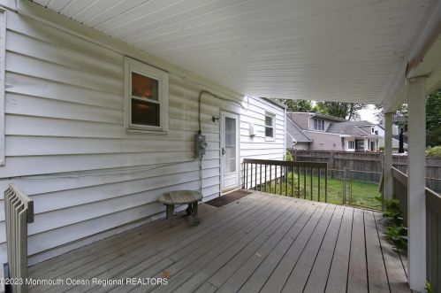 65 Little Silver Pkwy, Little Silver NJ 07739-1118 exterior