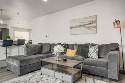 713 River Park Dr, San Jose CA  95111-1552 exterior