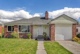 8036 19th Ave, Seattle WA  98115-4436 exterior