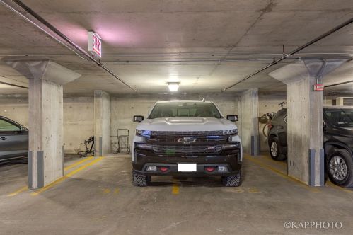 201 Grand Ave, Chicago IL  60654-7673 exterior