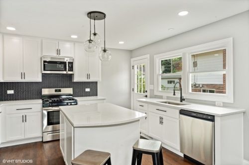 773 Willow Rd, Elmhurst IL  60126-1766 exterior