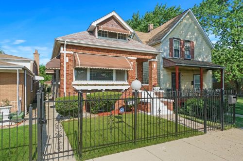 8940 Emerald Ave, Chicago, IL 60620-2634