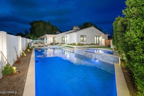 3302 51st St, Phoenix AZ  85018-6612 exterior