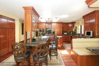 8823 Brook Rd, Mc Lean VA  22102-1508 exterior