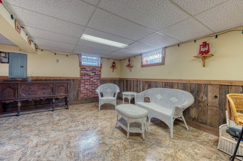 10900 Hampton Ave, Milwaukee WI 53225-3839 exterior