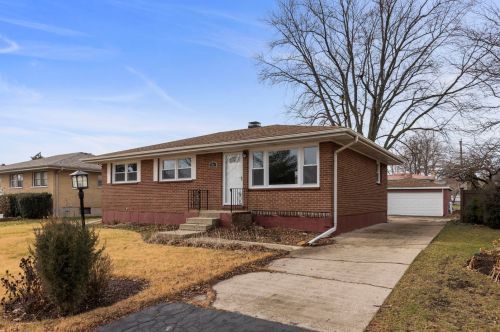 794 Lombard St, Elmhurst IL  60126-1762 exterior