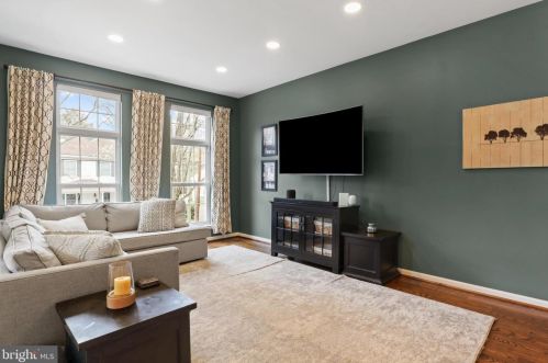 3809 Elbert Ave, Alexandria VA 22305-2042 exterior