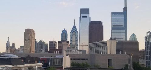 1724 Green St, Philadelphia PA 19130-3976 exterior