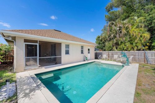 732 92 Ave, Naples FL 34108-2433 exterior