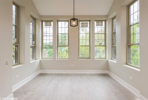 4748 Dover St, Chicago, IL 60640-4690