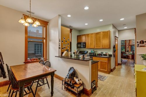 2309 Oakley Ave, Chicago IL 60645-5417 exterior