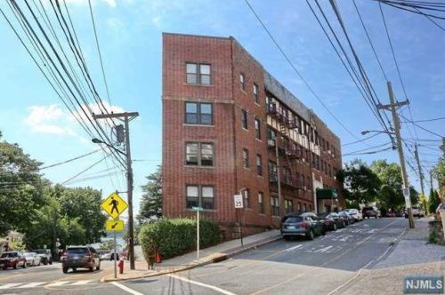 553 Undercliff Ave, Edgewater NJ  07020-1342 exterior