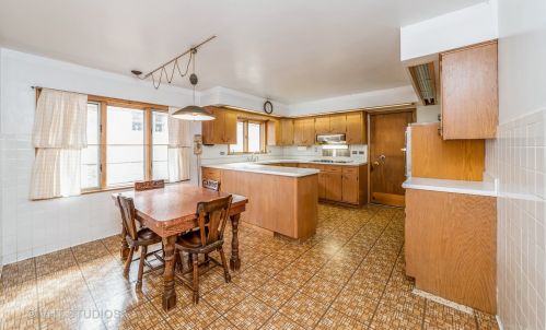 7542 Ainslie St, Chicago IL 60630-2302 exterior