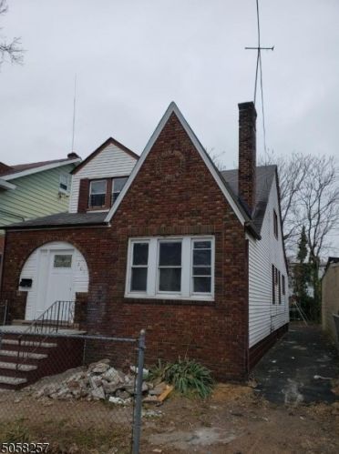 201 Richelieu Ter, Newark, NJ 07106-2935