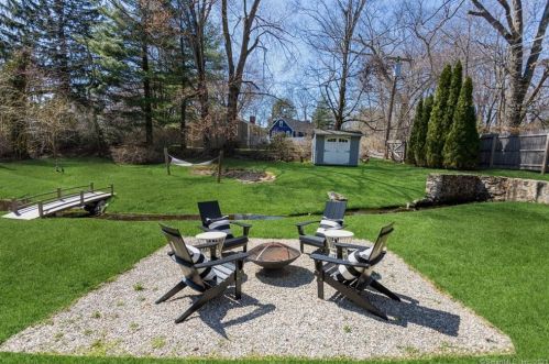 19 Grumman Ave, Norwalk CT 06851-2521 exterior