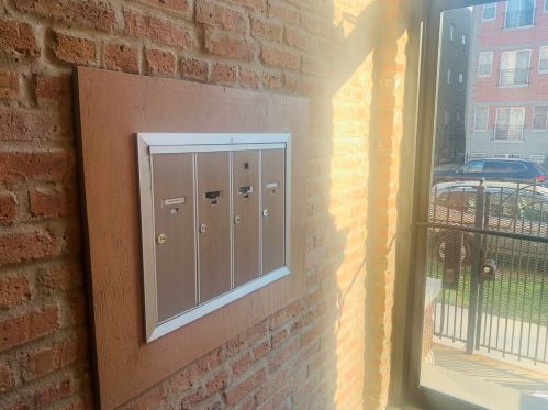 4438 Calumet Ave, Chicago, IL 60653-3359