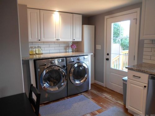 22 Botsford Ave, Milford CT 06460-5805 exterior