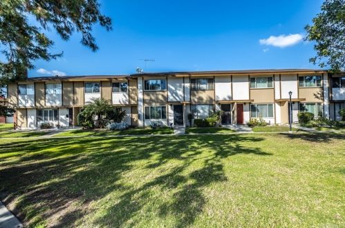 1722 Mitchell Ave, Tustin CA  92780-6321 exterior