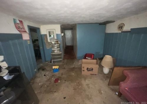 24 Cooper St, Enfield CT 06082-4706 exterior