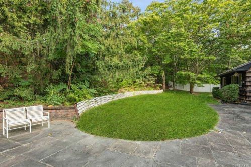 19 Tree Hollow Ln, Huntington Station NY  11746-6315 exterior