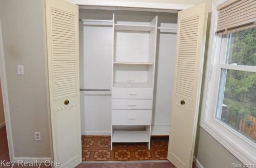 1102 Moreland Ct, Rochester MI  48307-3094 exterior