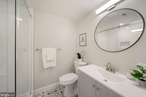 2809 James Dr, Alexandria VA  22303-1338 exterior