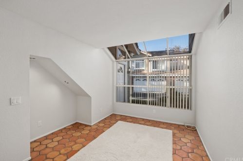 2182 Avocado Dr, Tustin CA 92782-8348 exterior