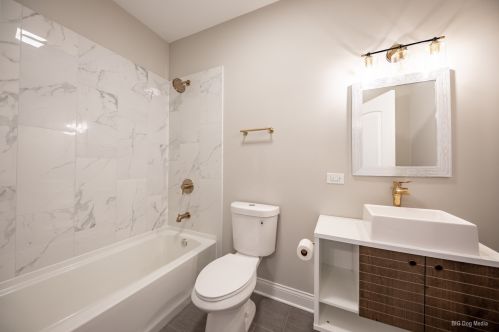 7616 Luella Ave, Chicago IL 60649-4108 exterior