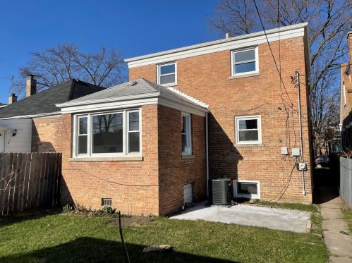 8015 Artesian Ave, Chicago IL  60652-2819 exterior